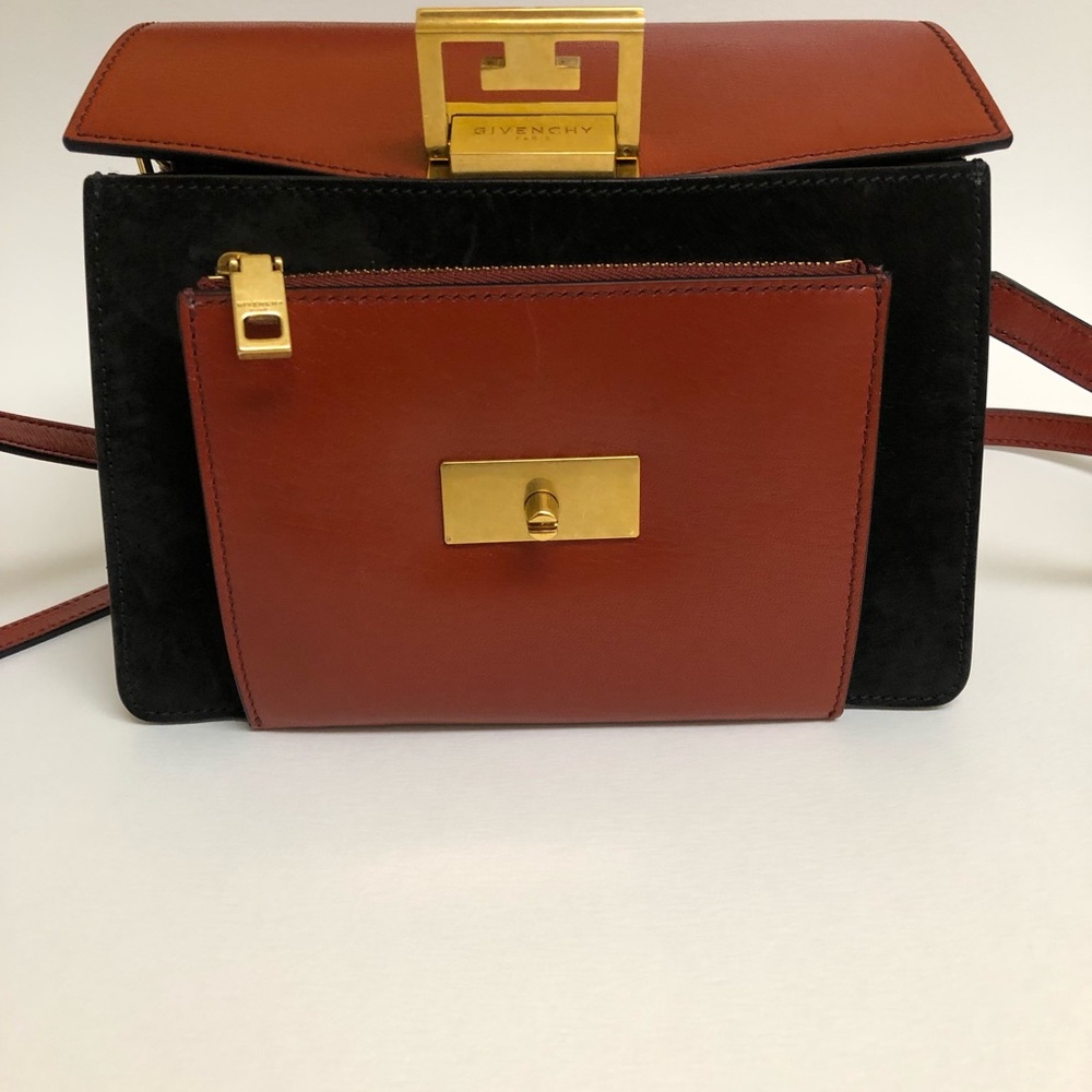 Givenchy GV3 small shoulder bag. - Picture 5 of 8